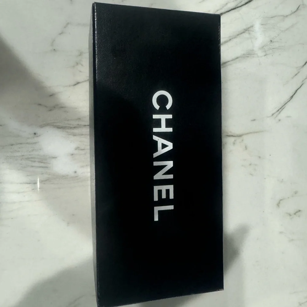 Chanel sunglasses, worn twice on our honeymoon 🙈 - Picture 1 of 8